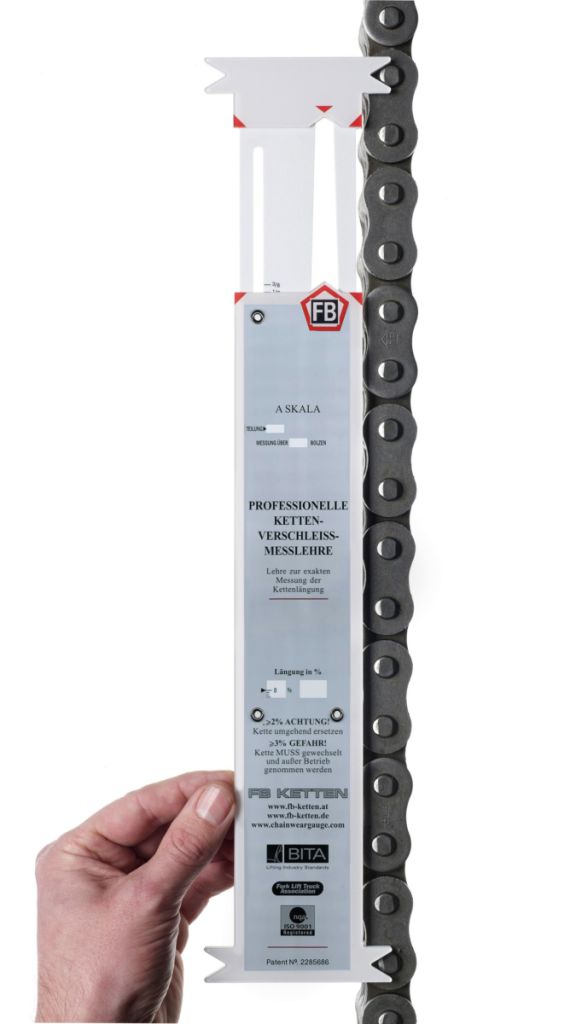 The chain wear gauge in plastic