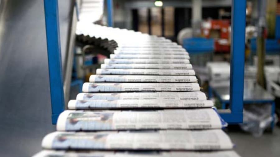 Printing line with long conveyor systems for finished products